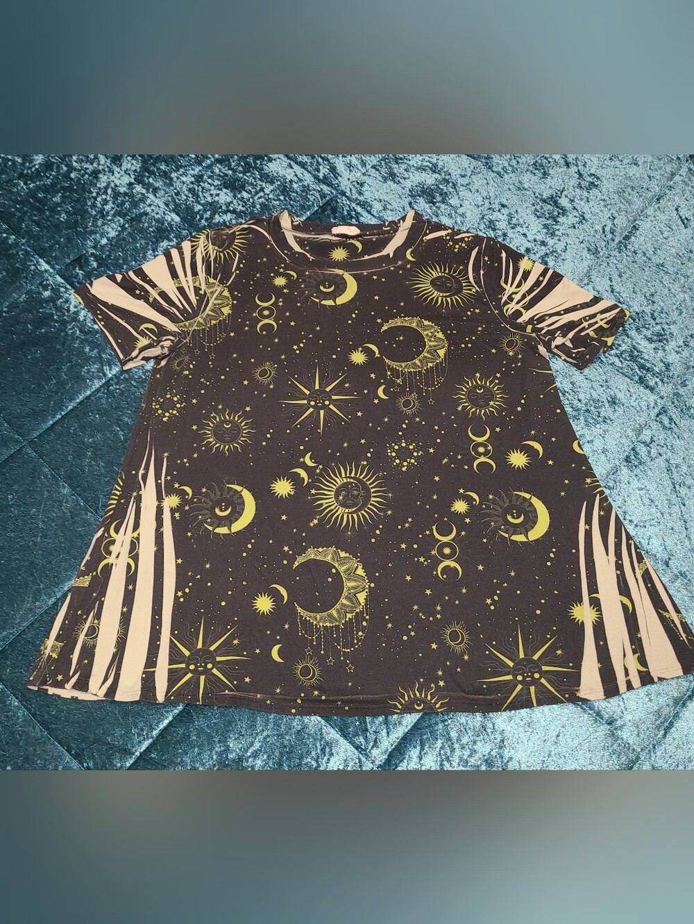 Celestial Moon & Stars Tshirt - Picture 1 of 4